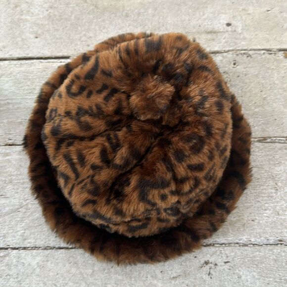NWT Kangol Faux Fur Y2k Vibes Hat - Picture 5 of 5